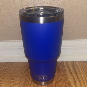 Blue 30oz yeti Tumbler